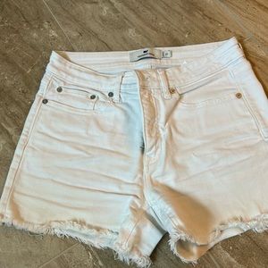Vineyard Vines White denim raw hem womens shorts Size 27
